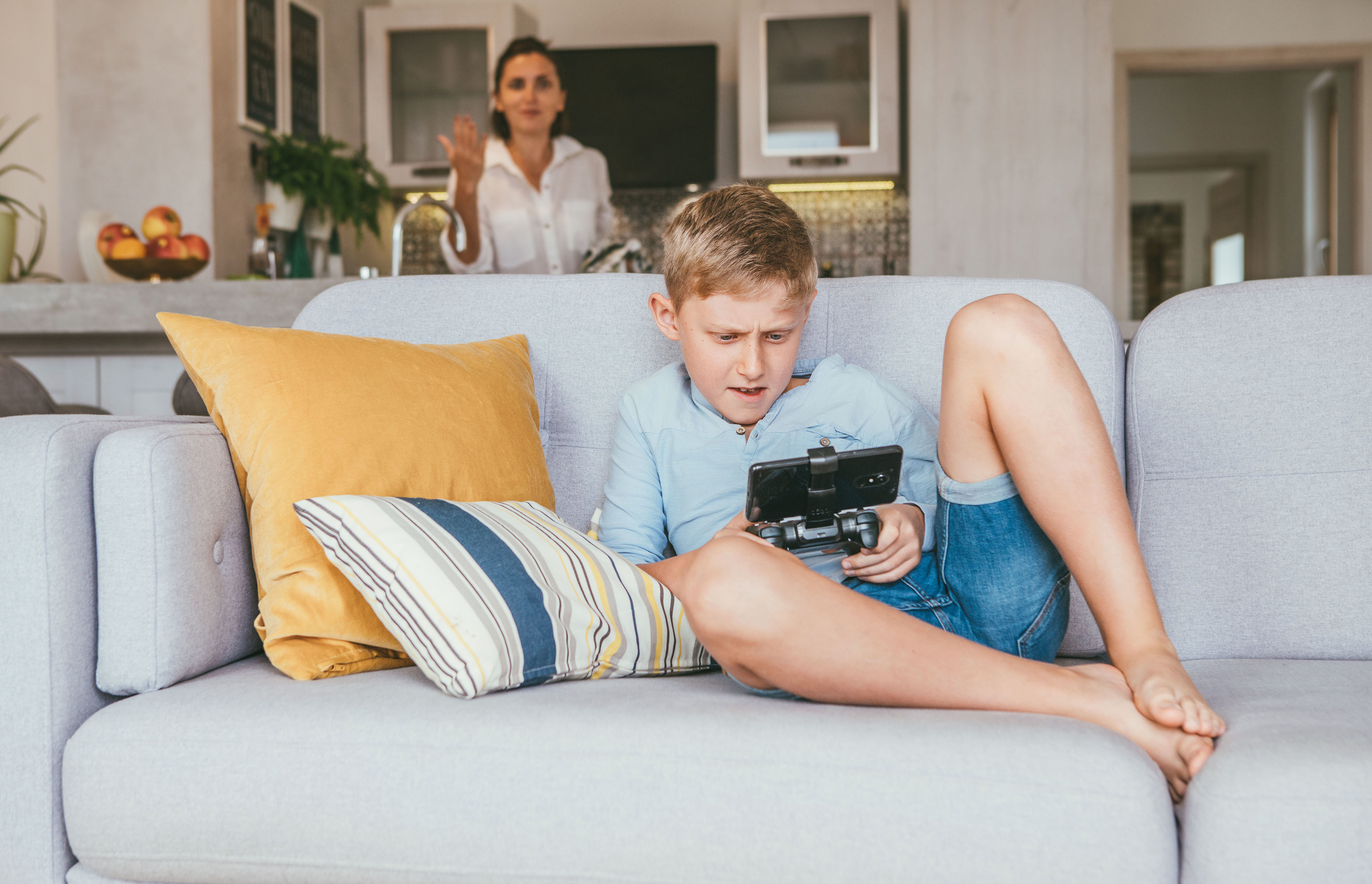 Medienzeit begrenzen oder dem Kind die Freiheit lassen, selbst zu entscheiden? Nicht immer einfach für Eltern.
Foto: djd/kinder/Soloviova Liudmyla - stock.adobe.com