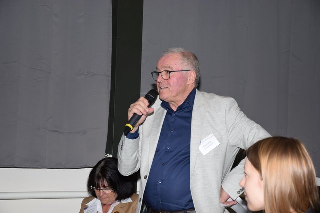 Zuhörer stellten den Podiumsgästen Fragen und sparten auch nicht mit Kritik an der lokalen Politik. | Foto: ch