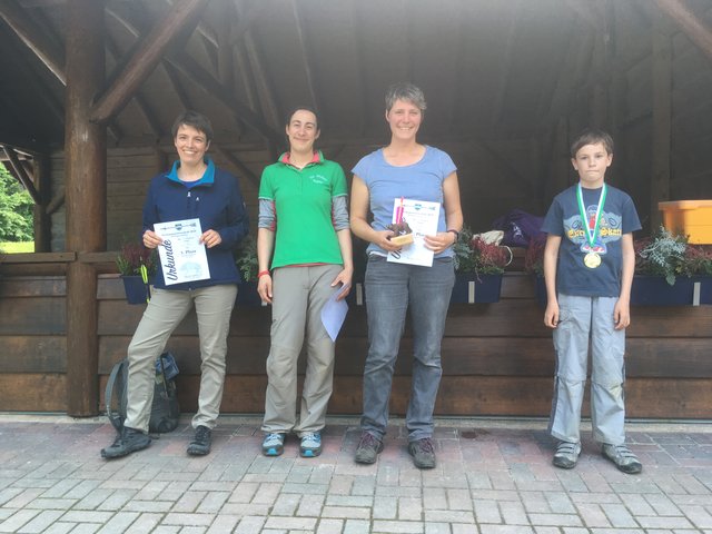 v.l. Yvonne Kohler auf Platz drei, Nadine Böhm auf Platz drei und Julia Böttle als neue Vereinsmeisterin.