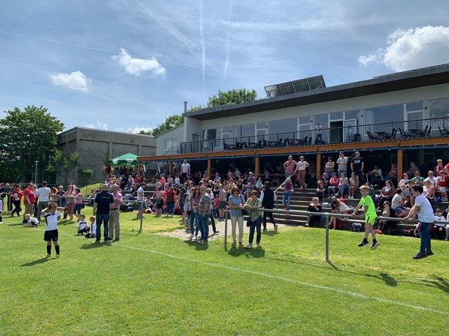 ...der Volkssport Nr. 1 lockt die Massen