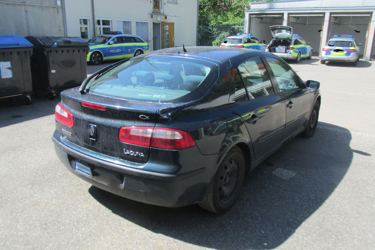 Gesucht werden Hinweise auf den dunkelgrünen Renault Laguna.