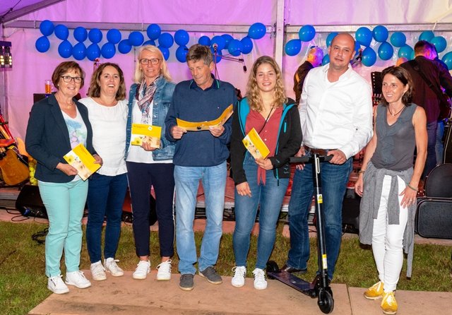 Ein besonderes Highlight im Laufe des Abend war mit Sicherheit die zuvor angekündigte Tombola. Der Hauptpreis, ein Elektro-Scooter, wurde gespendet von der Berg GmbH, Vertriebspartner der Heinz von Heiden Massivhäuser. | Foto: Privat