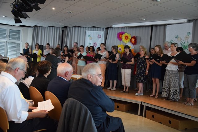 "Ciao Bella ciao": Der Eltern-Schüler-Lehrer-Chor "Chorekti" sorgte für musikalische Einlagen. | Foto: ch