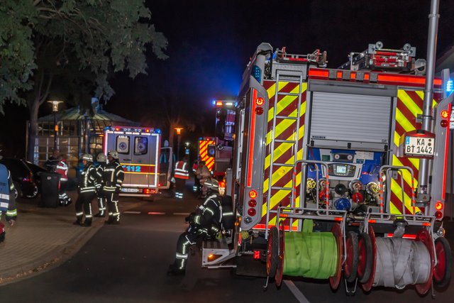 Eine aufmerksame Zeugin hatte am gestrigen Donnerstag, 1. August, gegen 23.20 Uhr, Flammen im Parkhaus am Seedamm in Bretten gemeldet | Foto: Aaron Klewer/Einsatz-Report24