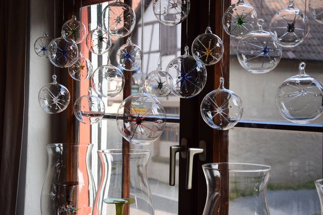 Wundersame Luftblasen: Eine geheimnisvolle Technik liegt diesen  Glaskugeln mit filigranem Innenleben zugrunde. | Foto: ch