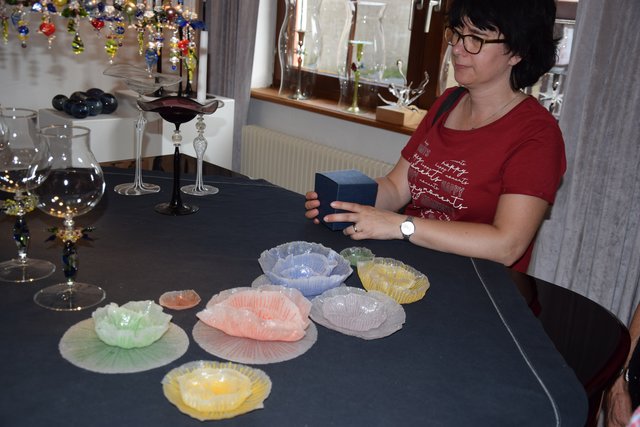 Innovative Glaskunst: Die neuesten Kreationen von Kerstin Müllerperth erinnern an Blumen oder quallenartige Meeresschönheiten. | Foto: ch