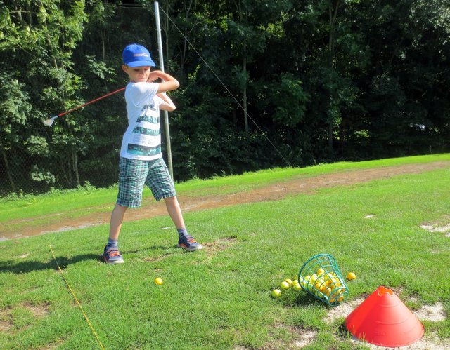 Mit der Ferienaktion der Brettener Woche ging es auf den Golfplatz Johannesthal. | Foto: Jennifer Warzecha