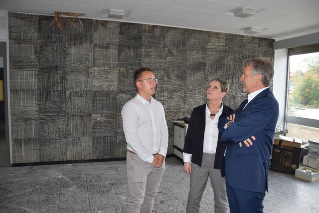 Kunst am Bau: Die Reliefwand im früheren Foyer des Rechbergklinik-Altbaus soll erhalten werden. | Foto: ch