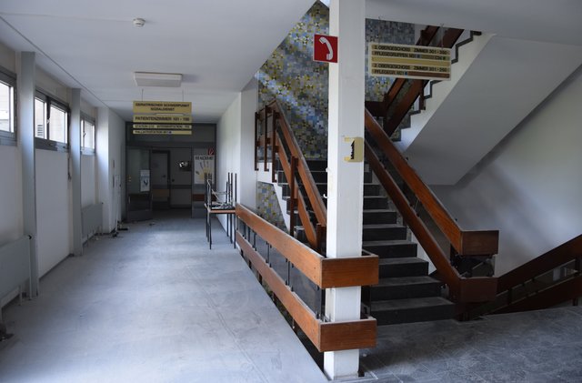 Das Treppenhaus in den früheren Bettenbau des Altbaus der Rechbergklinik. | Foto: ch