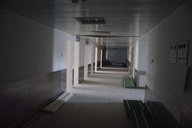 Geisterhafte Leere in den Gängen: Derzeit wird der Altbau der Rechbergklinik entkernt. | Foto: ch