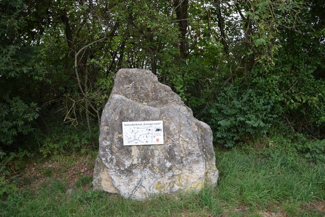 Wegweiser zu den Eisinger Löchern am Wanderparkplatz an der Kieselbronner Straße. | Foto: ch