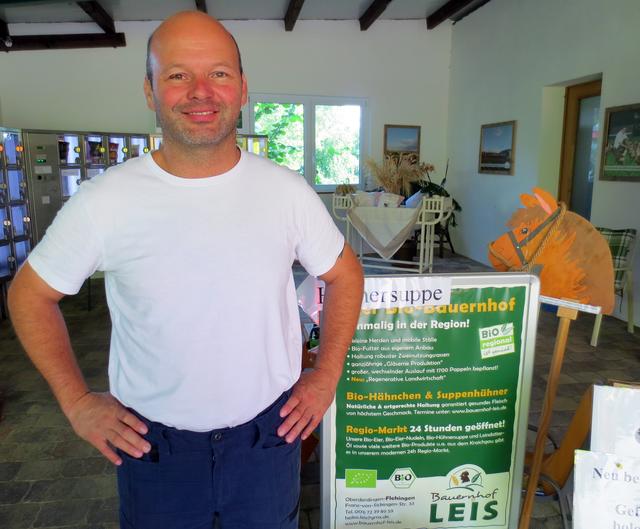 Rund um die Uhr geöffnet: Heiko Leis in seinem Bio-Laden mit eigenen Produkten in Flehingen. | Foto: war