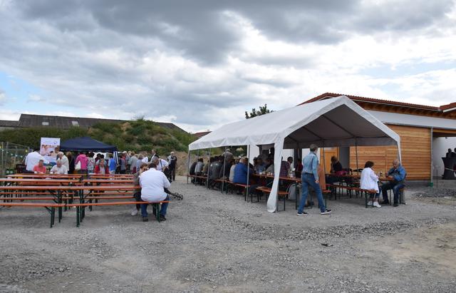 Nach den Ansprachen waren die Gäste vom Sozialwerk Bethesda zu geselligem Miteinander bei freier Bewirtung eingeladen. | Foto: ch