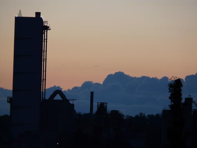 Turm mit Gewittertürmen