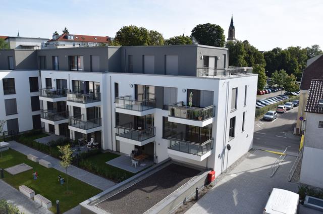 Von dritten Obergeschoss sieht man den Parkplatz der beruflichen Schulen Bretten, den Turm der Stiftskirche und die Kirchturmspitze der Kreuzkirche (links). | Foto: ch