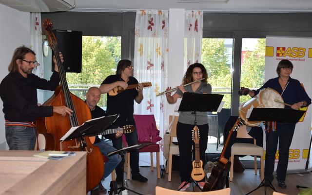 Musikalische Begleitung: Das Gondelsheimer Ensemble Los del Molino sorgte für emotionale Momente. | Foto: ch