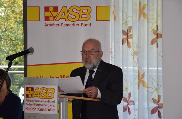 Bestmögliche Versorgung: Der stellvertretende ASB-Landesvorsitzende Karl-Eugen Altdörfer sprach in Vertretung der ASB-Landesvorsitzenden Sabine Wölfle.  | Foto: ch