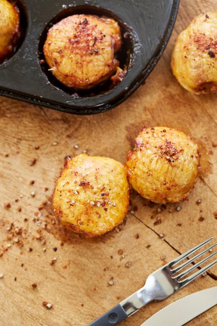 "Pollo Fino"-Muffins aus Hähnchenfleisch. Foto: djd-mk/Borgmeier/Jan Duefelsiek