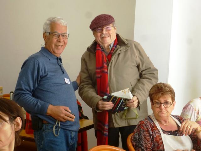 Abdou und Jean-Claude. Der Chef brachte Wein.