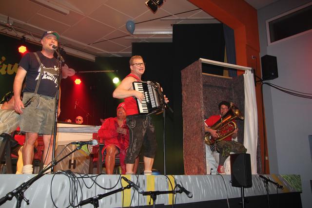 Die Fastnachtsvereine TVO, FCO, MVO und GSO hatten bei der 29. Ausgabe der „ Owwergrobacher Melkküwwelsitzungen“ alles auf die Bühne geworfen, was sie an Närrischem zu bieten haben