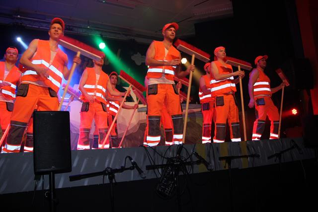 Die Fastnachtsvereine TVO, FCO, MVO und GSO hatten bei der 29. Ausgabe der „ Owwergrobacher Melkküwwelsitzungen“ alles auf die Bühne geworfen, was sie an Närrischem zu bieten haben