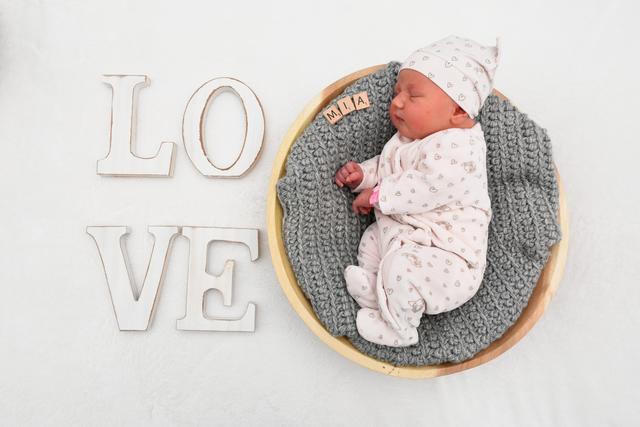 Mia Stajer aus Bretten kam am 16.02.2020 in der Fürst-Stirum Klinik Bruchsal zur Welt und wog bei einer Größe von 50 Zentimetern 3540 Gramm. | Foto: babysmile24.de