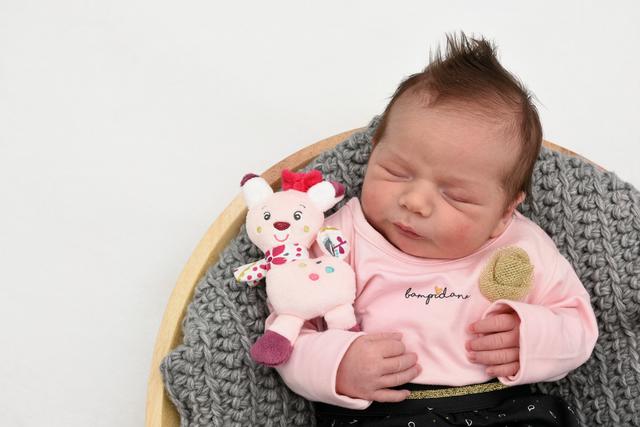 Alvina Trinnel aus Kraichtal kam am 16.02.2020 in der Fürst-Stirum Klinik Bruchsal zur Welt und wog bei einer Größe von 52 Zentimetern 3470 Gramm. | Foto: babysmile24.de