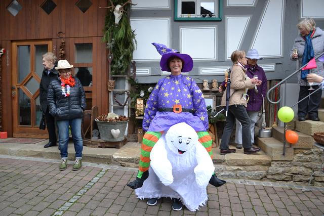 Begeisterte Magierin