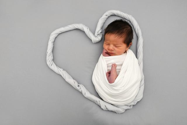 Mert Karayamruk aus Sulzfeld kam am 25.02.2020 in der Fürst-Stirum Klinik Bruchsal zur Welt und wog bei einer Größe von 51 Zentimetern 3230 Gramm. | Foto: babysmile24.de