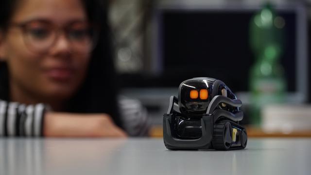 Interdisziplinäre Projektarbeit: Pforzheimer Studierende haben einen Mini-Roboter entwickelt, der häusliche Notfälle erkennen und an Rettungsdienste weiterleiten kann.