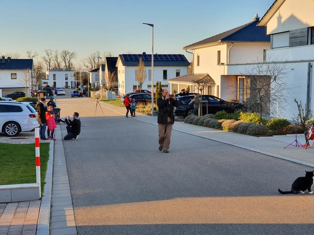 Am vergangenen Sonntag, 22. März, erschallte im Rinklinger Kastanienweg plötzlich Beethovens "Ode an die Freude".  | Foto: Lars Vollmer
