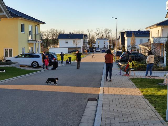 Am vergangenen Sonntag, 22. März, erschallte im Rinklinger Kastanienweg plötzlich Beethovens "Ode an die Freude".  | Foto: Lars Vollmer