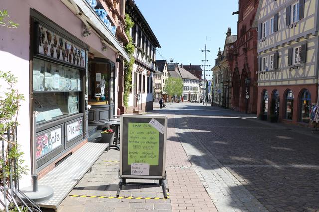 Am Montag kamen wenige Kunden in die Brettener Innenstadt.  | Foto: bea