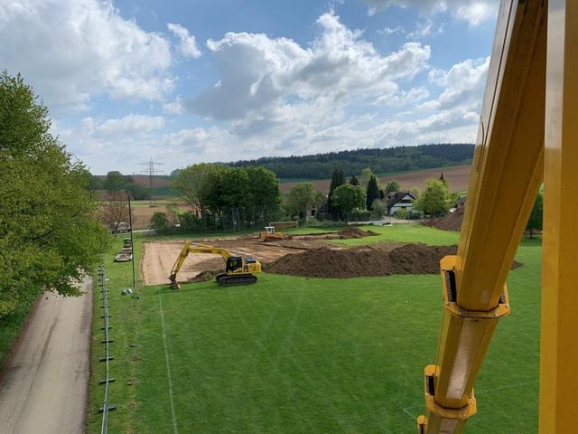 3. Mai 2019: Abbau der Flutlichtscheinwerfer.
 | Foto: Gerhard Rinderspacher