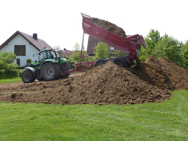 6. Mai 2019: Der Rasen lichtet sich.
 | Foto: Gerhard Rinderspacher