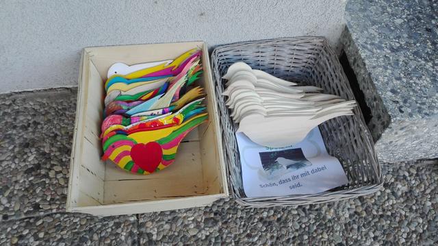 Die Neibsheimer Spatzen können in der Eichenstraße 28 abgeholt und bemalt auch wieder abgegeben werden.