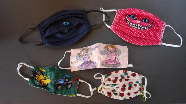 Die Masken von Evelyn Leonhard und ihren Kindern aus Bretten.