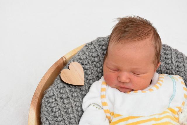 Amil Tutic aus Oberderdingen kam am 10.07.2020 in der Fürst-Stirum Klinik Bruchsal zur Welt und wog bei einer Größe von 55 Zentimetern 3580 Gramm. | Foto: babysmile24.de