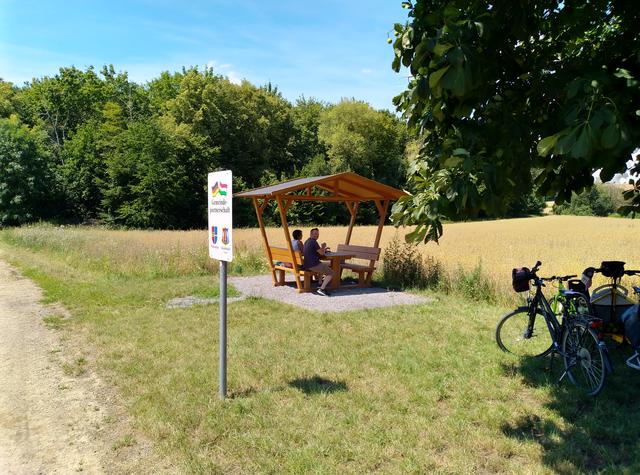 Rastplatz mit Dach