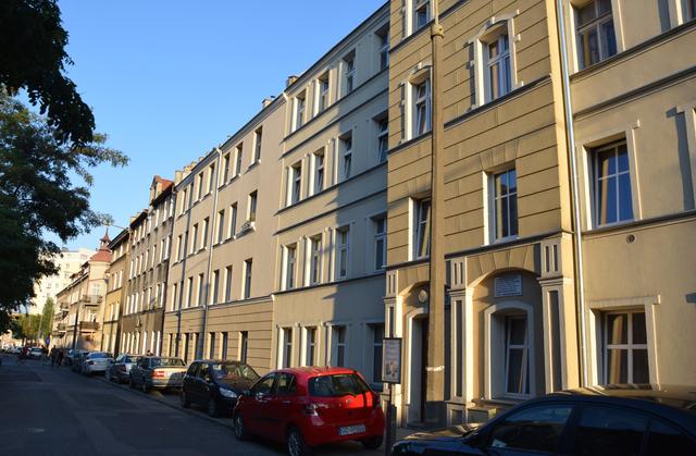 Das ehemalige Wohnhaus der Familie Grass in Danzig: Im gelben Haus (rechts) in der Ulica Lelewela 13 (Lelewela-Straße) hat der Schriftsteller Günter Grass seine Jugend verbracht. | Foto: ch