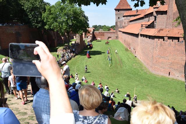 Im Burggraben der Marienburg fand unter anderem ein Ritterturnier statt. | Foto: ch