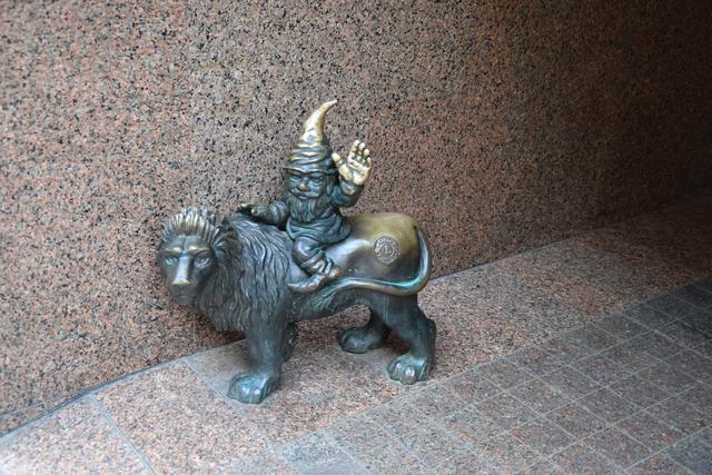 Was macht der Wichtel auf dem Löwen: Auch der lokale Lions Club hat seine eigene Zwergenfigur. | Foto: ch