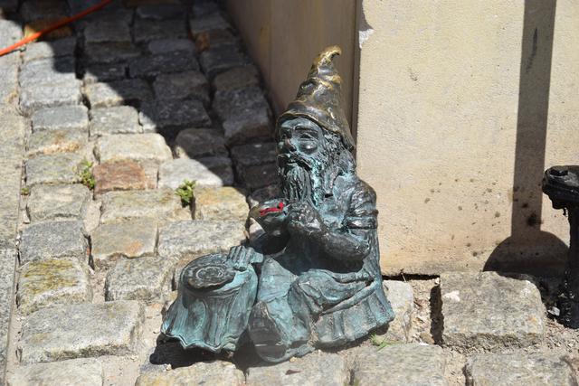 Bettlerzwerg auf der Dominsel in Wroclaw. | Foto: ch