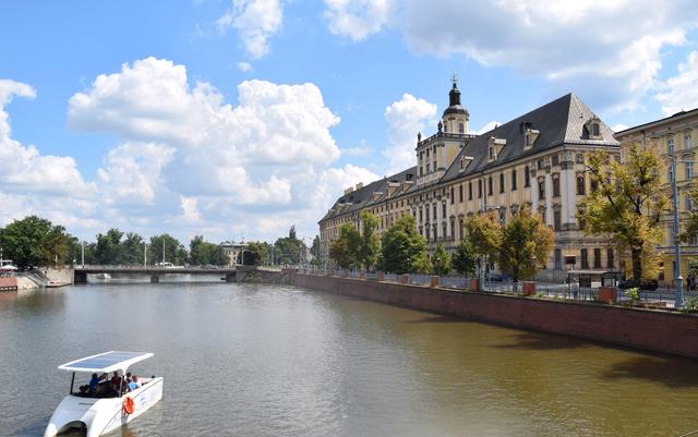 Ein Wahrzeichen: Das barocke Hauptgebäude der Universität in Wroclaw mit seinem charakteristischen "Mathematischen Turm", der zeitweise als Sternwarte genutzt wurde. | Foto: ch