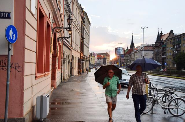 Die Kasimir-der-Große-Straße in Wroclaw nach einem Regenschauer. | Foto: ch