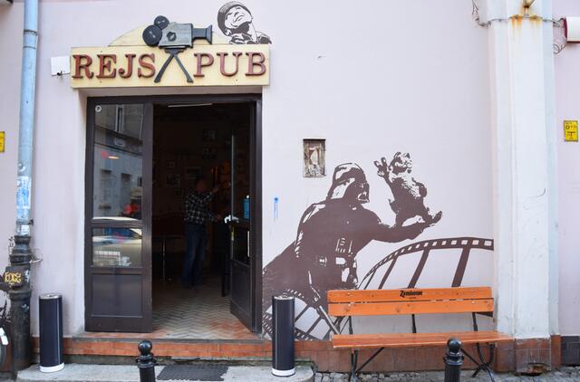 Treffpunkt für Reisende und Cineasten: Das "Rejs Pub" in Wroclaw. | Foto: ch