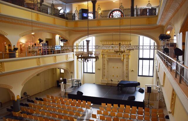 Raum für Gebete und Musik: Auf den Galerien der Synagoge zum Weißen Storch ist eine Dauerausstellung über jüdisches Leben in Wroclaw und Niederschlesien zu sehen. | Foto: ch