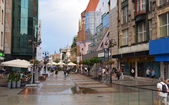 Blick in die Einkaufsmeile in Wroclaw am Abend. | Foto: ch