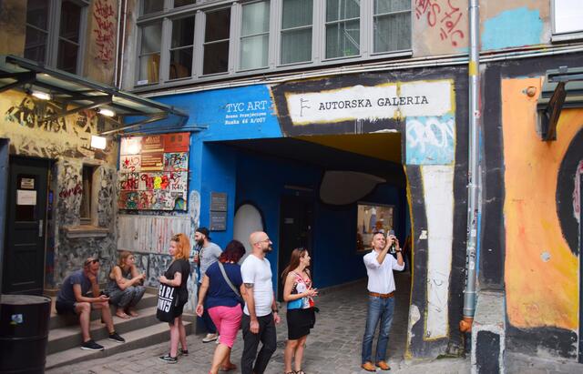 Touristenattraktion: Auch Besucher aus dem In- und Ausland geben sich in dem kreativen Hinterhof ein Stelldichein. | Foto: ch