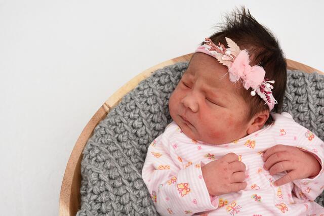 Daria Denisa Szabo aus Bretten kam am 22.09.2020 in der Fürst-Stirum Klinik Bruchsal zur Welt und wog bei einer Größe von 51 Zentimetern 3020 Gramm. | Foto: babysmile24.de